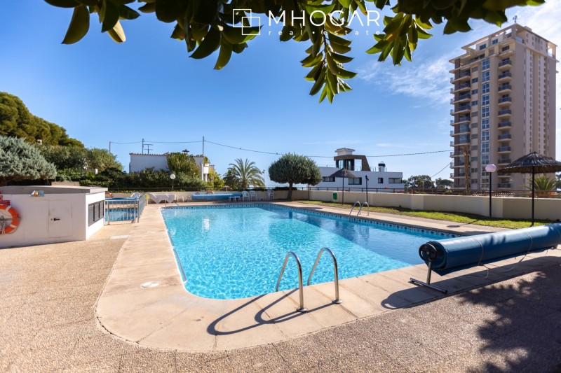 Apartamento con vistas al mar en venta, unicado a tan solo unos pasos de la Cala de La Calalga, Calpe! 